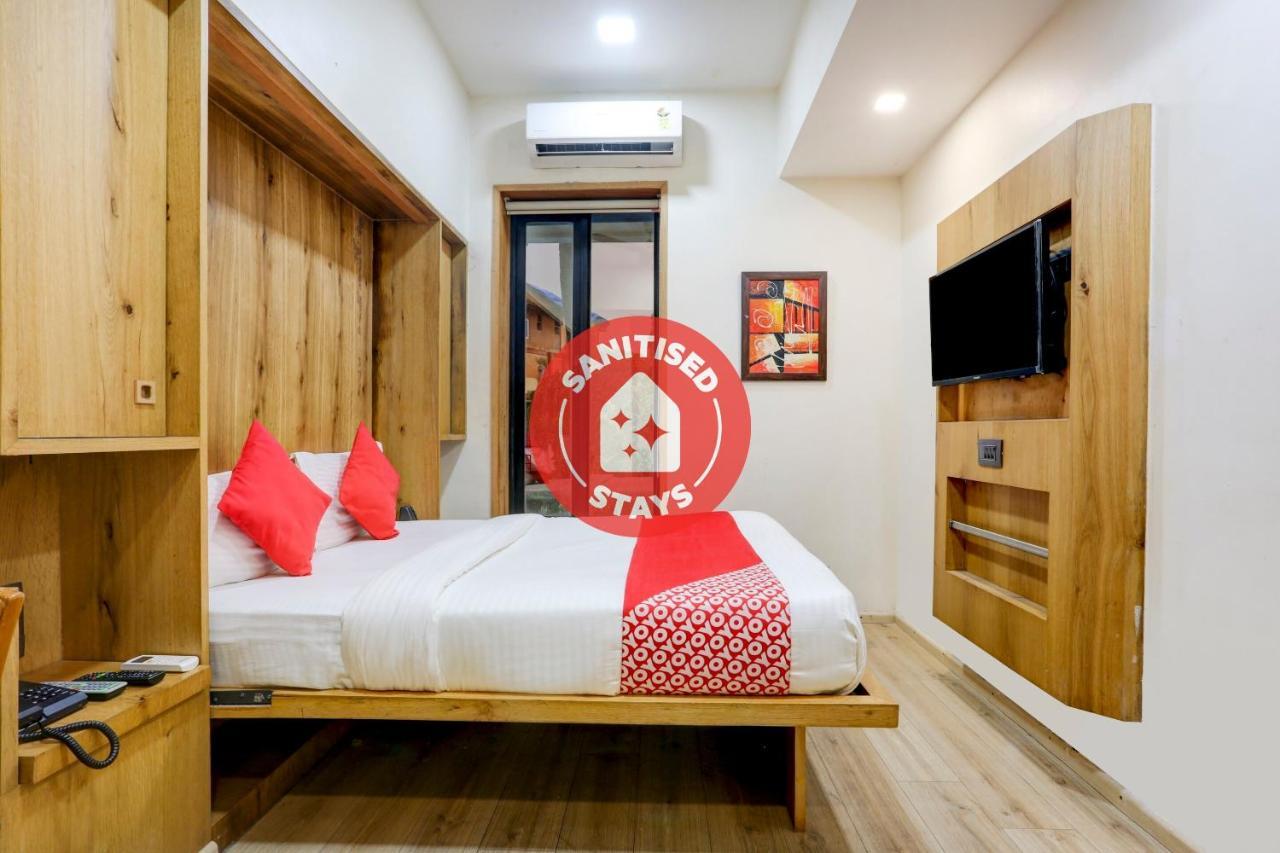 Oyo 81549 Hotel Elegance Nx Bombay Extérieur photo