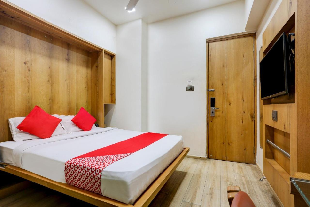 Oyo 81549 Hotel Elegance Nx Bombay Extérieur photo