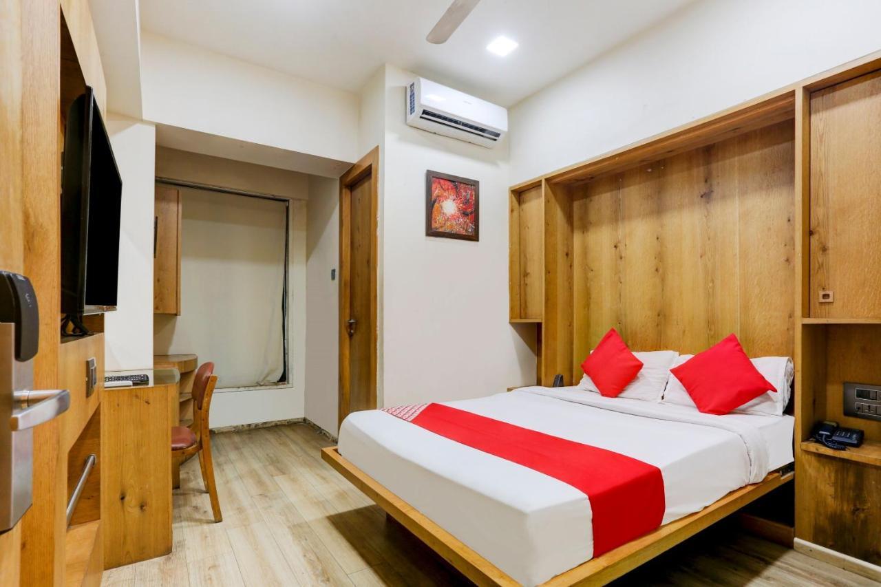 Oyo 81549 Hotel Elegance Nx Bombay Extérieur photo