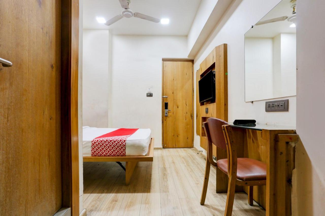 Oyo 81549 Hotel Elegance Nx Bombay Extérieur photo